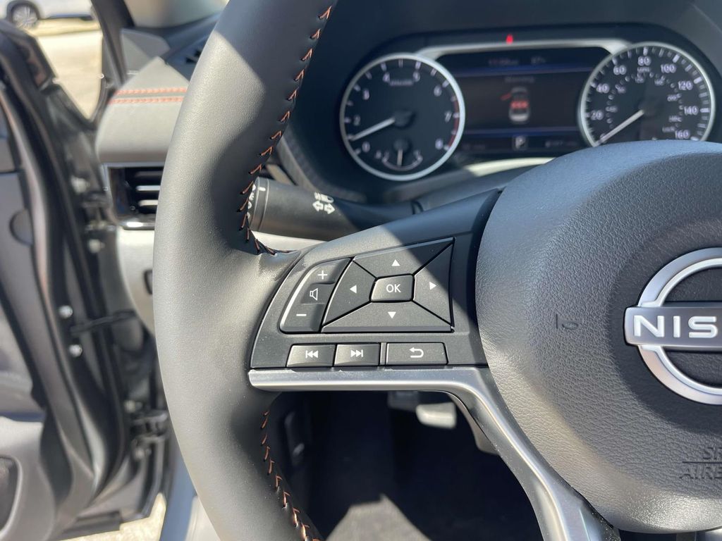 2025 Nissan Sentra SR photo 17