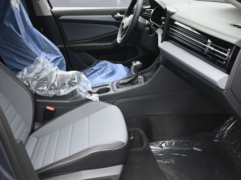 2025 Volkswagen Jetta 1.5T SE photo 4