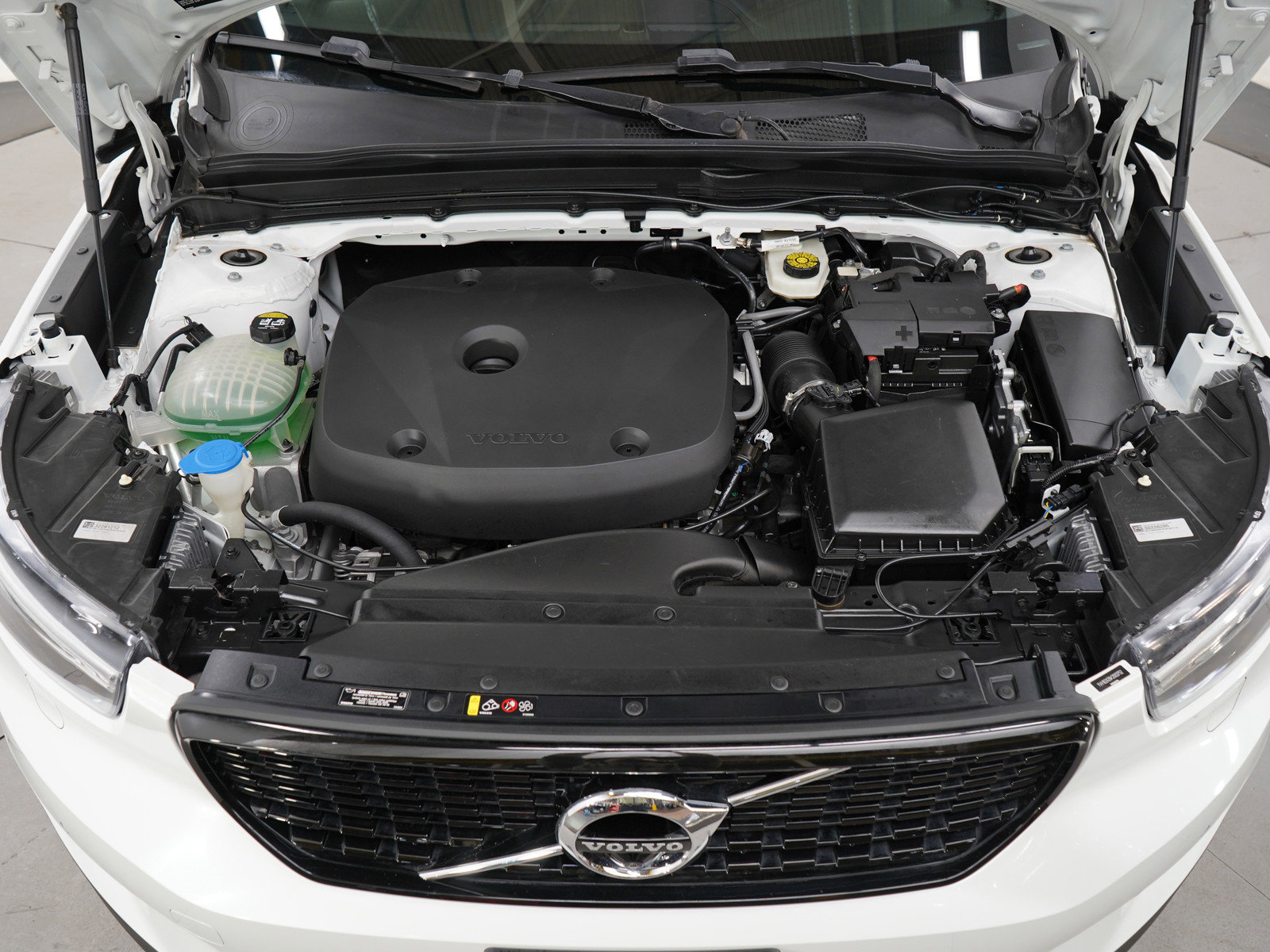 2019 Volvo XC40 R-Design photo 26