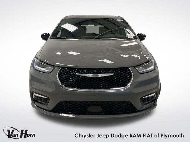 2025 Chrysler Pacifica photo 9