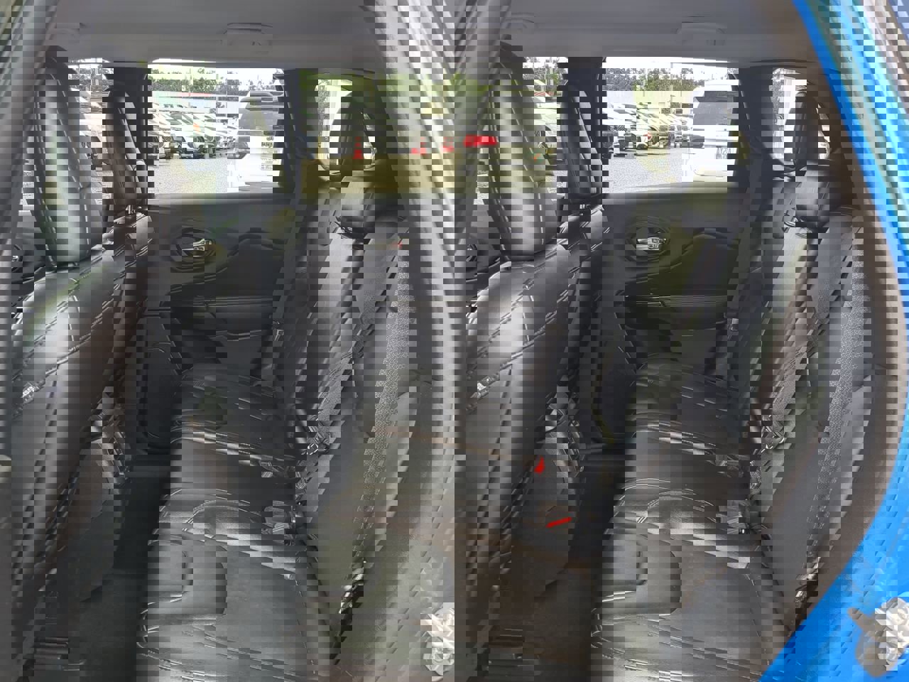 2021 Jeep Cherokee Altitude photo 13