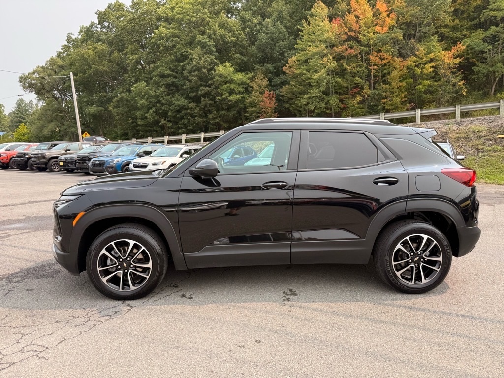 2024 Chevrolet Trailblazer LT photo 3