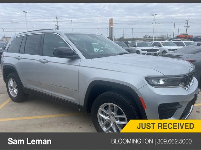 2024 Jeep Grand Cherokee Laredo's photo