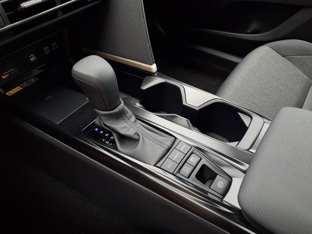 2025 Toyota Camry LE photo 18