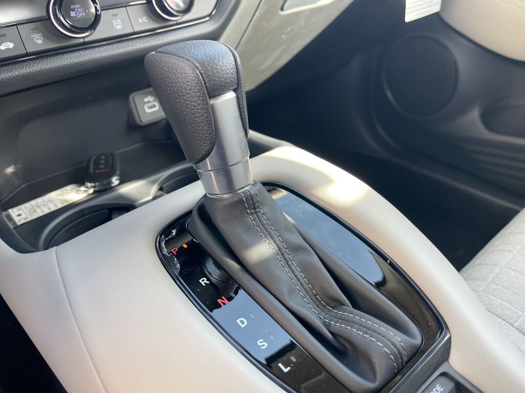 2026 Honda HR-V LX photo 9