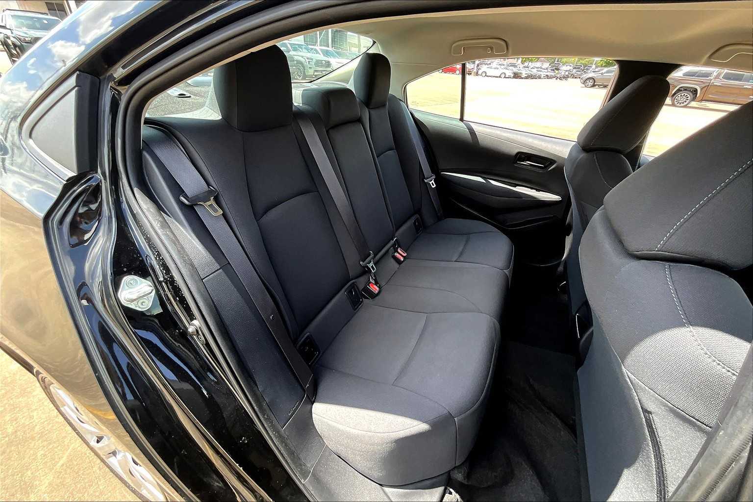 2022 Toyota Corolla LE photo 39