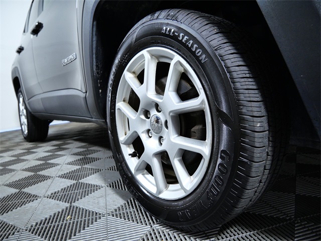 Used 2020 Jeep Renegade Latitude with VIN ZACNJBBB0LPL32576 for sale in Apple Valley, Minnesota