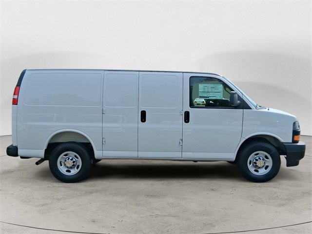 2025 Chevrolet Express Cargo 2500 photo 6