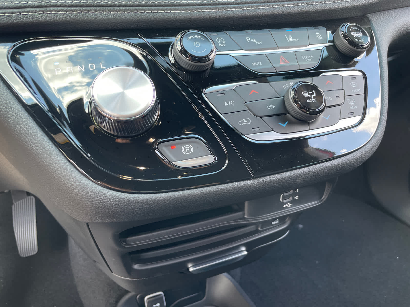 2026 Chrysler Pacifica photo 29