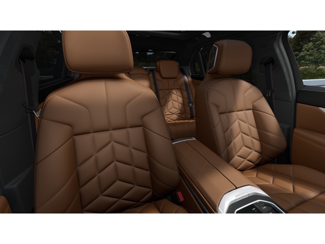 New 2025 Mineral White Metallic BMW xDrive60 image 11