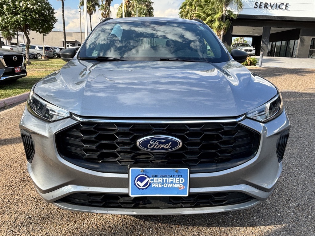 2023 Ford Escape ST-Line photo 2