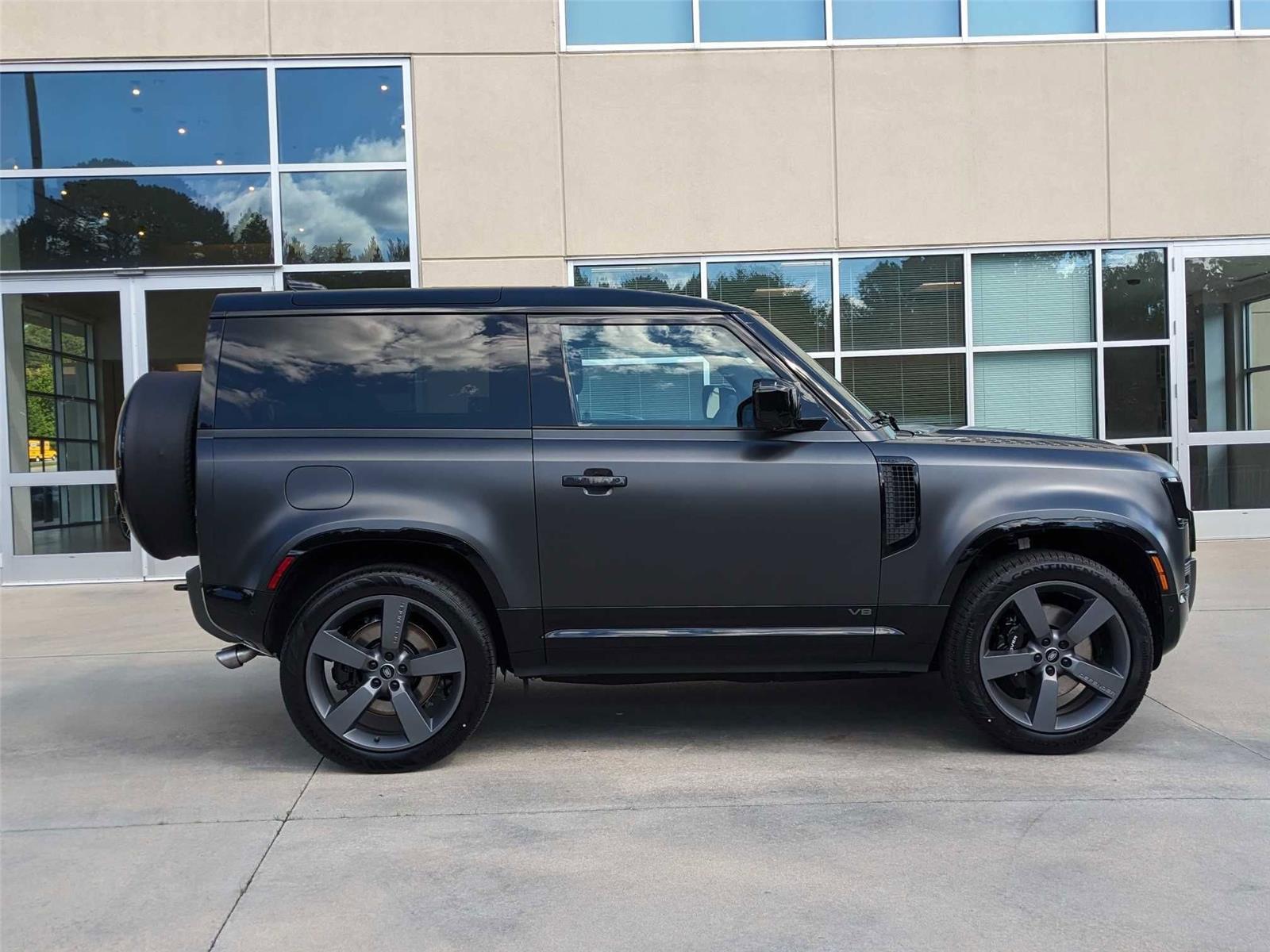 2024 Land Rover Defender 90 Carpathian Edition photo 3