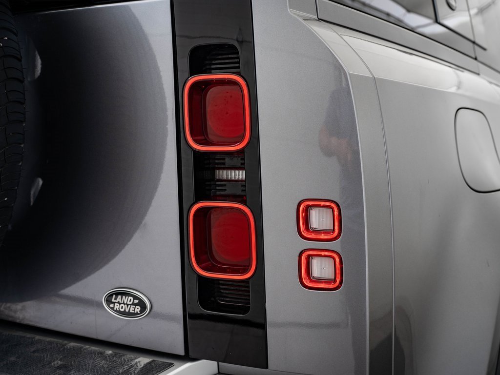 2020 Land Rover Defender 110 SE photo 9