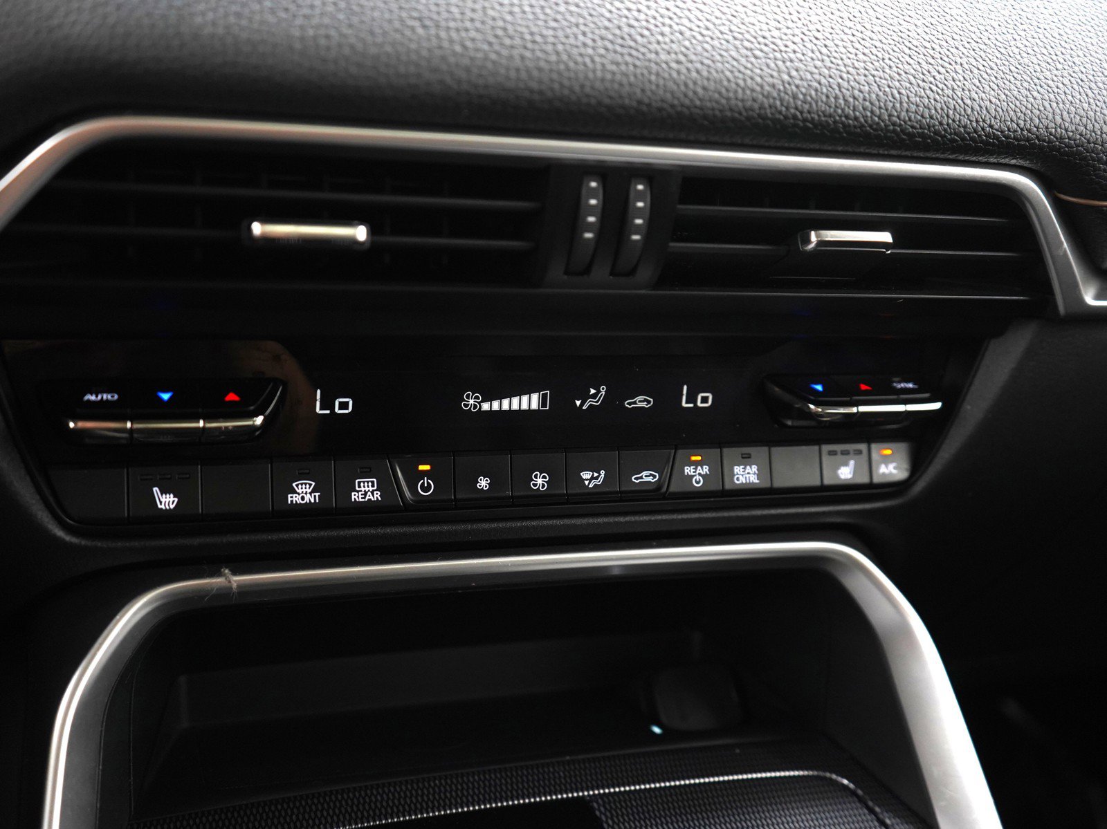 2024 Mazda CX-90 Premium photo 24