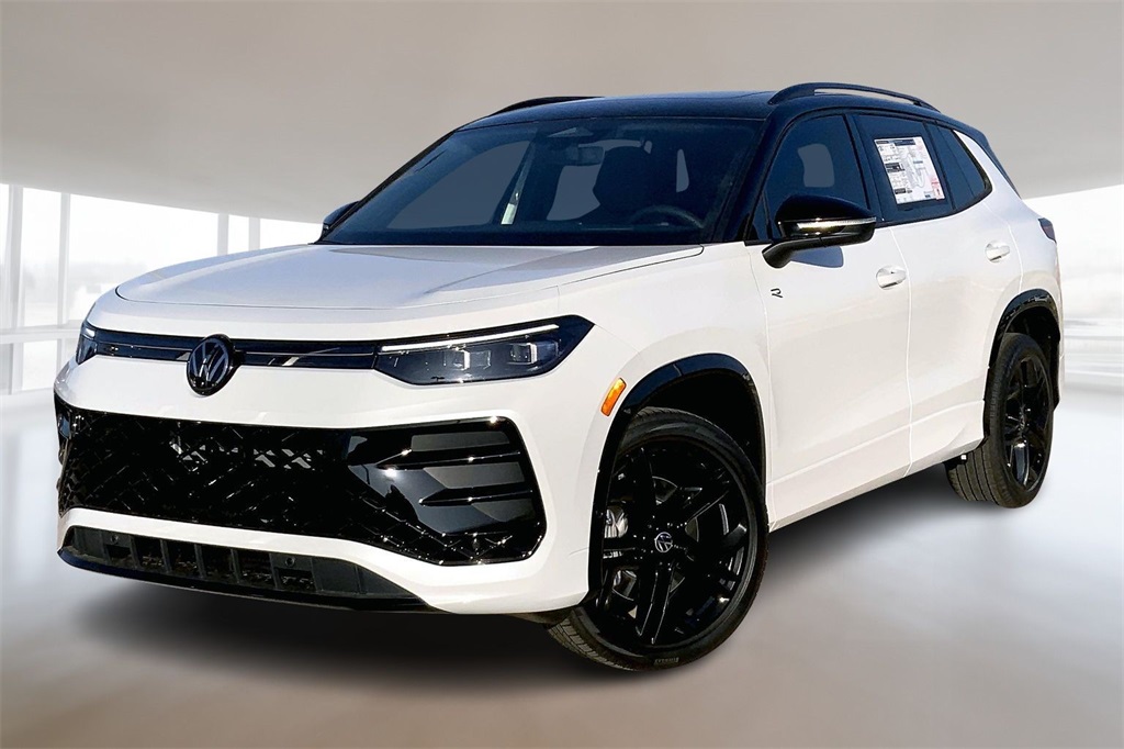 2026 Volkswagen Tiguan SE R-LINE BLACK's photo