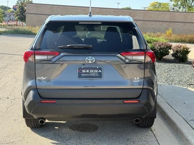 2022 Toyota RAV4 LE photo 4
