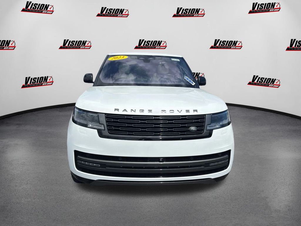 2023 Land Rover Range Rover SE photo 2