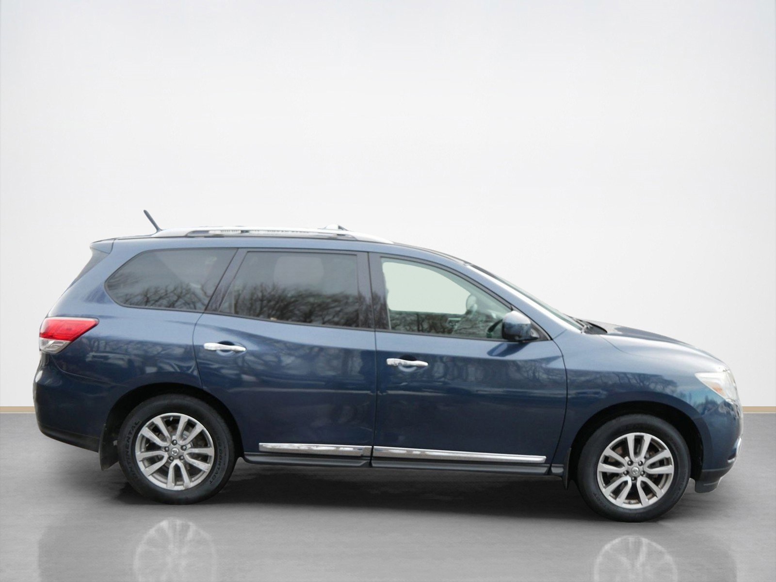 Used 2015 Nissan Pathfinder SL with VIN 5N1AR2MM5FC627461 for sale in Maplewood, Minnesota