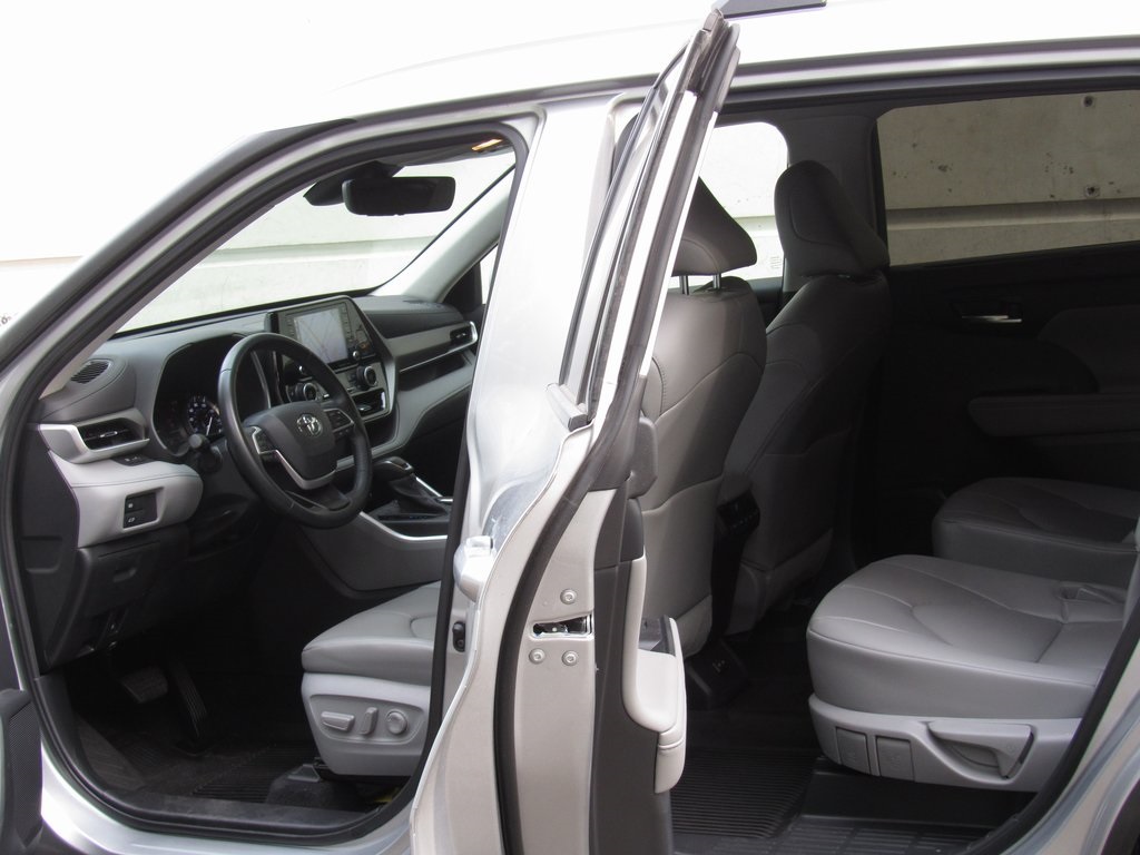 2022 Toyota Highlander XLE photo 4