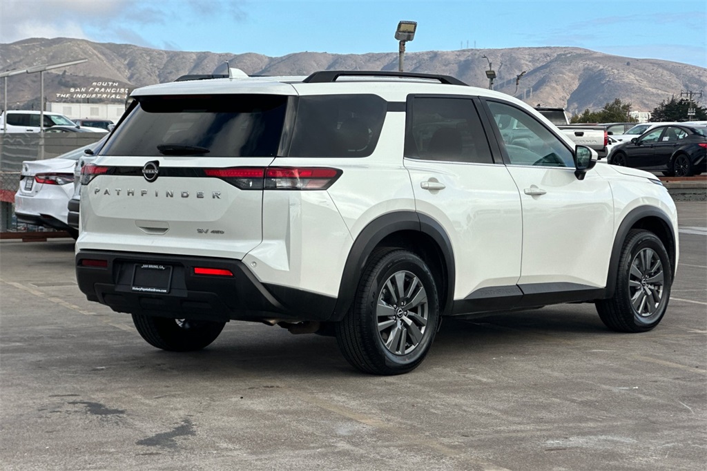 2024 Nissan Pathfinder SV photo 4