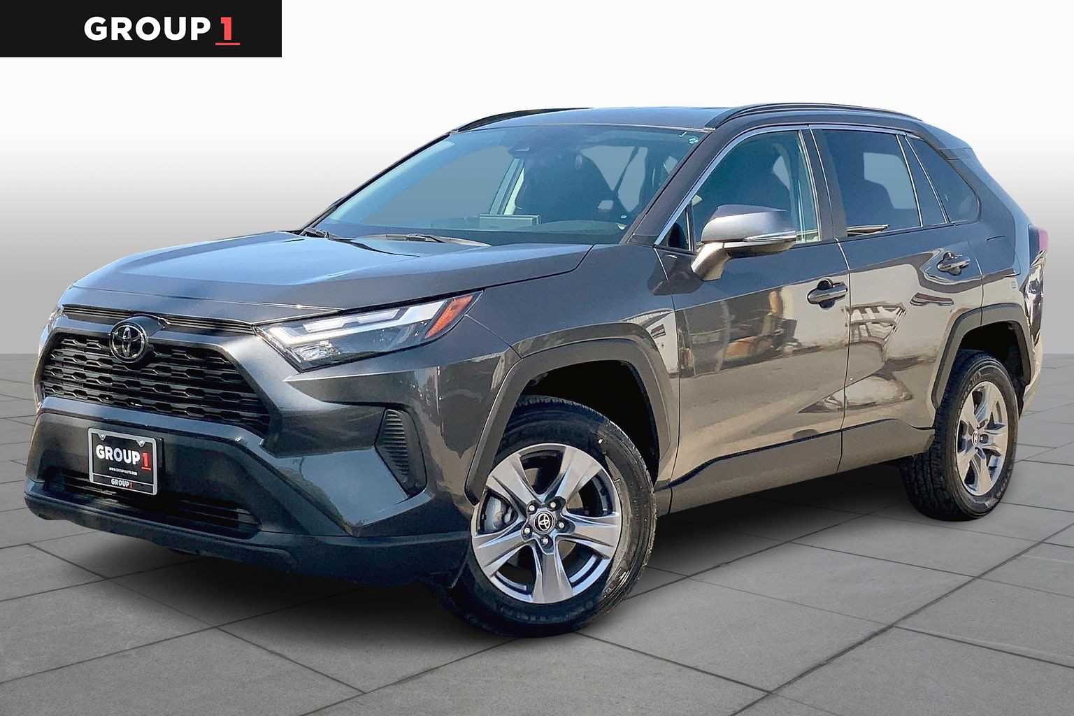2025 Toyota RAV4 XLE's photo