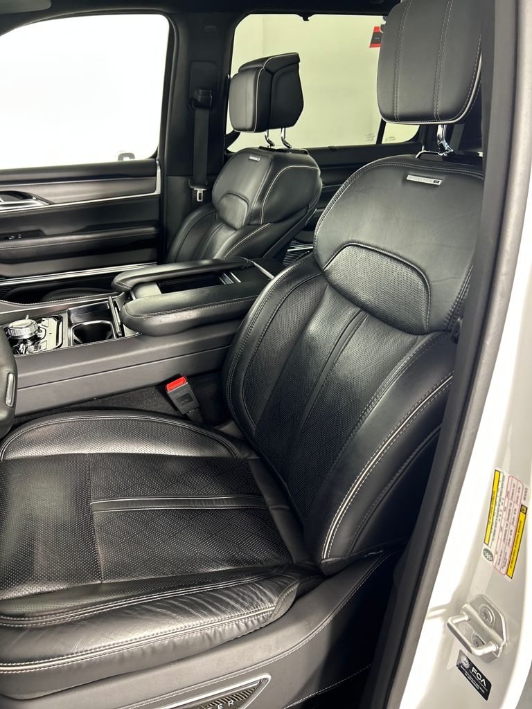 2024 Jeep Grand Wagoneer L II photo 19