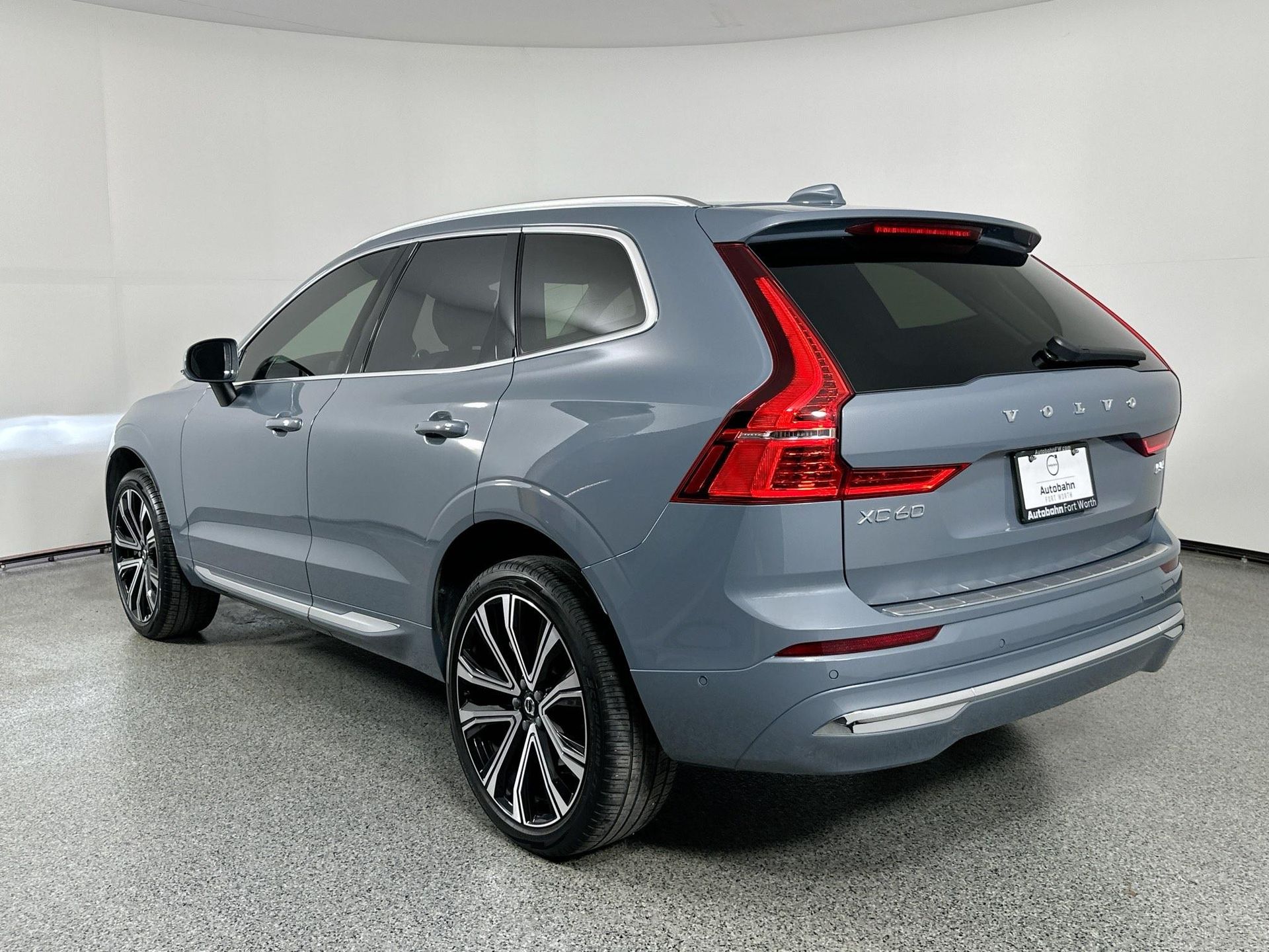 2023 Volvo XC60 B5 Ultimate photo 5