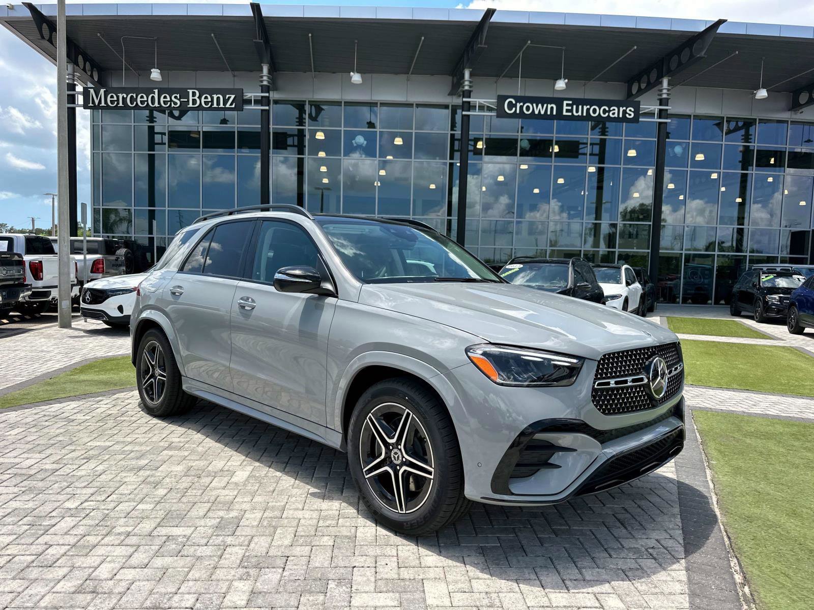 2025 Mercedes Benz GLE 350 4MATIC photo 2