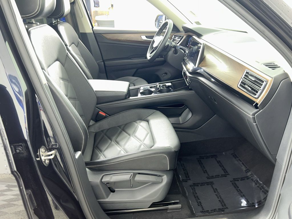 2024 Volkswagen Atlas SE Technology photo 14