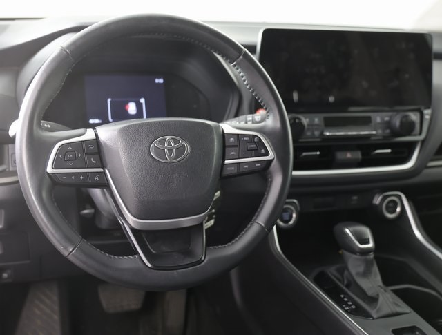 2024 Toyota Grand Highlander XLE photo 3