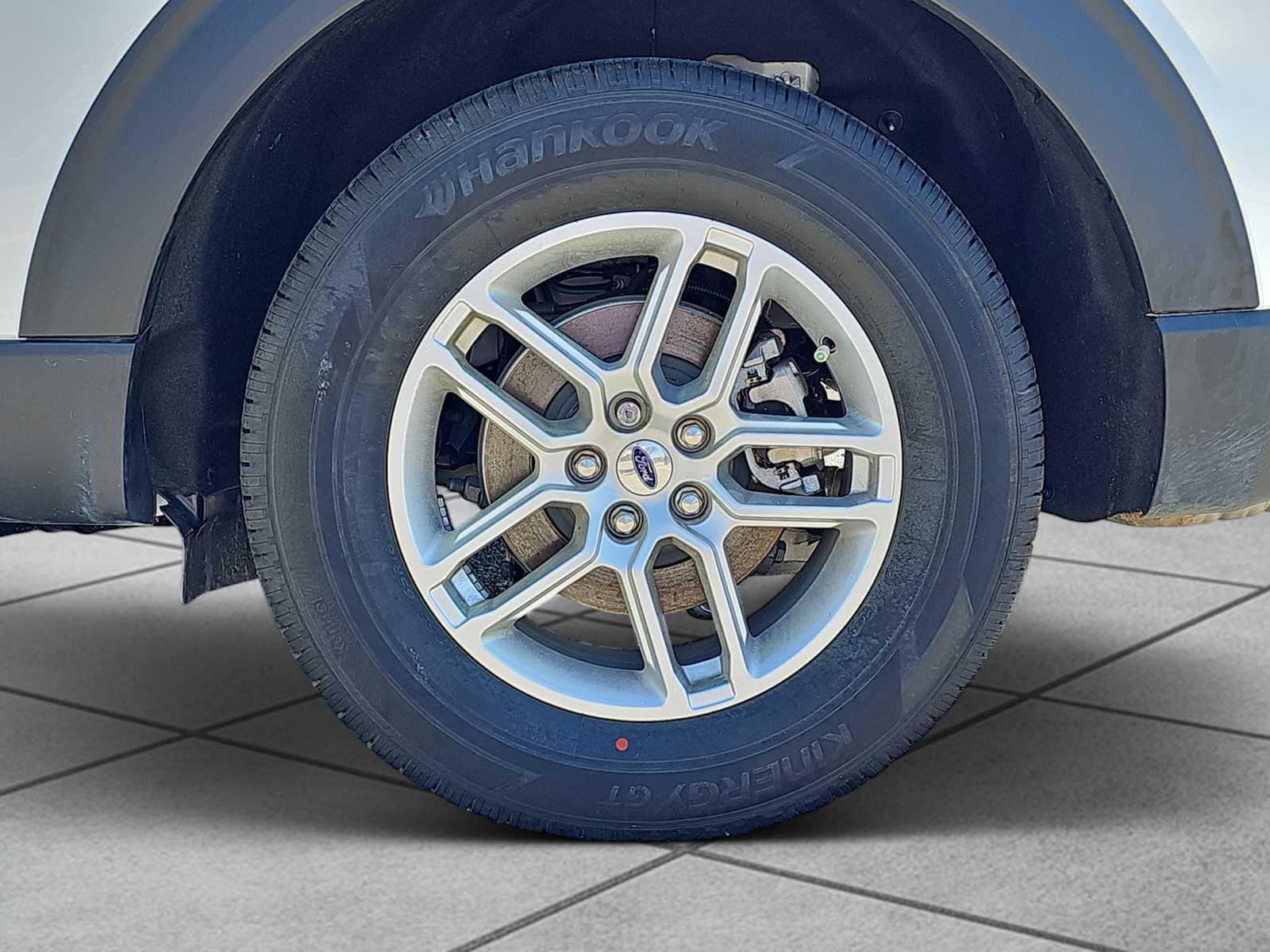 2025 Ford Explorer photo 8