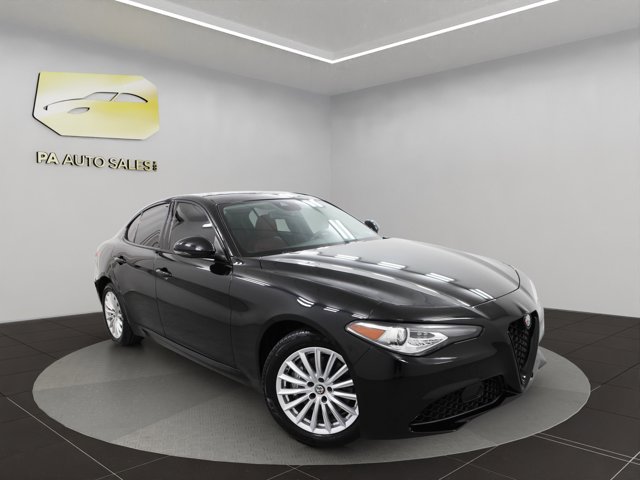 2021 Alfa Romeo Giulia Base's photo