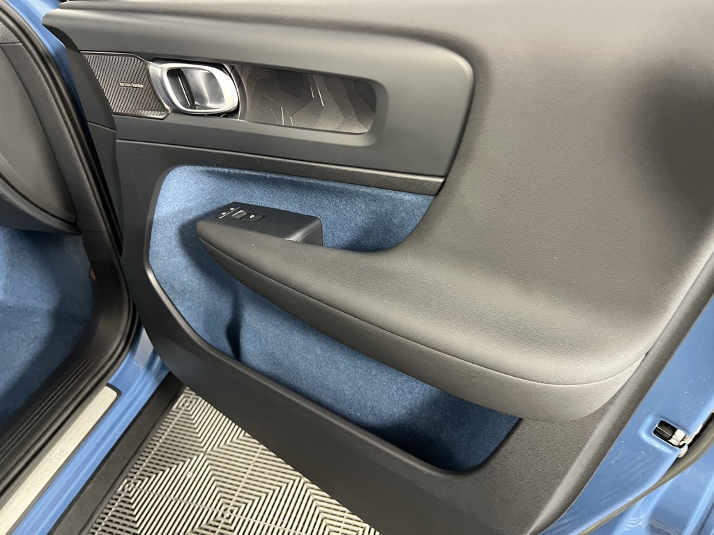 2023 Volvo XC40 Recharge Ultimate photo 31