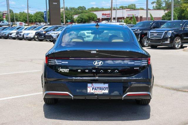 New 2025 Black Hyundai Limited image 4