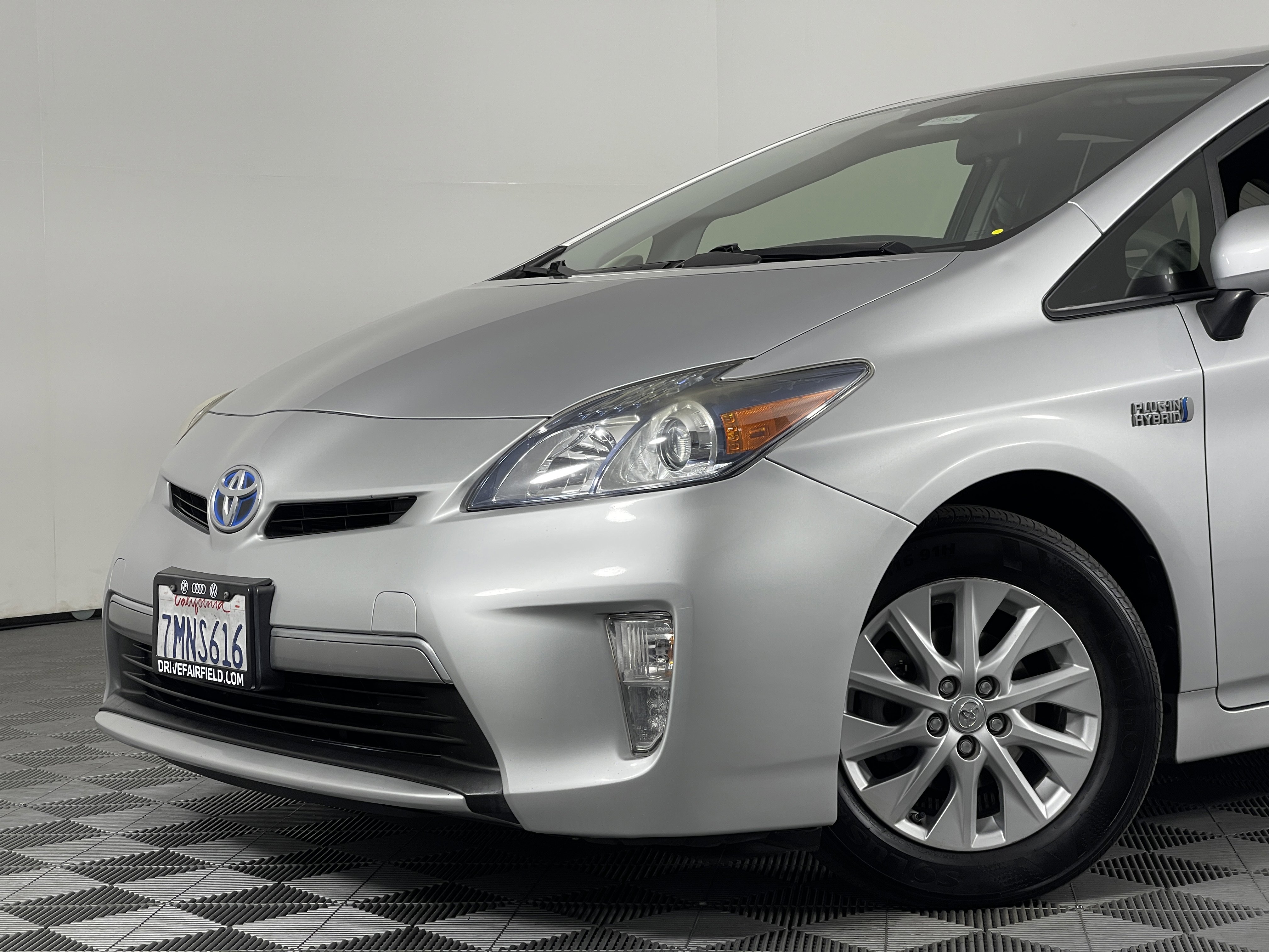 2015 Toyota Prius Plug-in Base photo 2