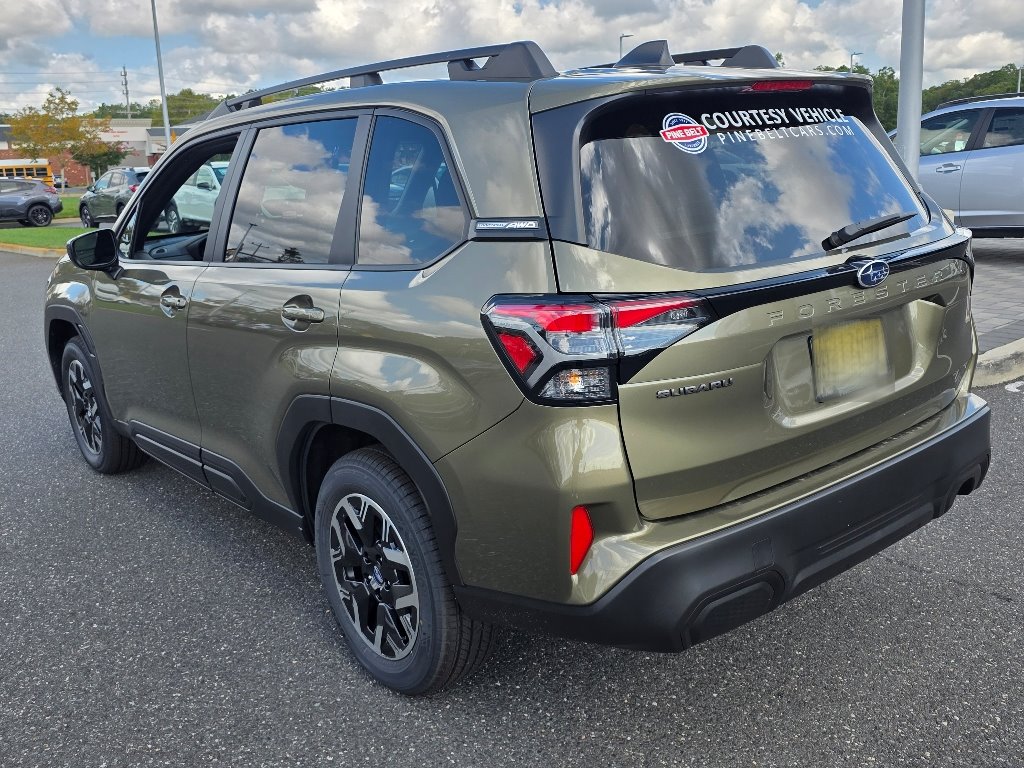 2025 Subaru Forester Premium photo 4