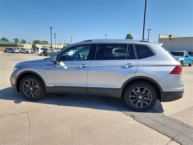 2024 Volkswagen Tiguan SE Wolfsburg Edition photo 5