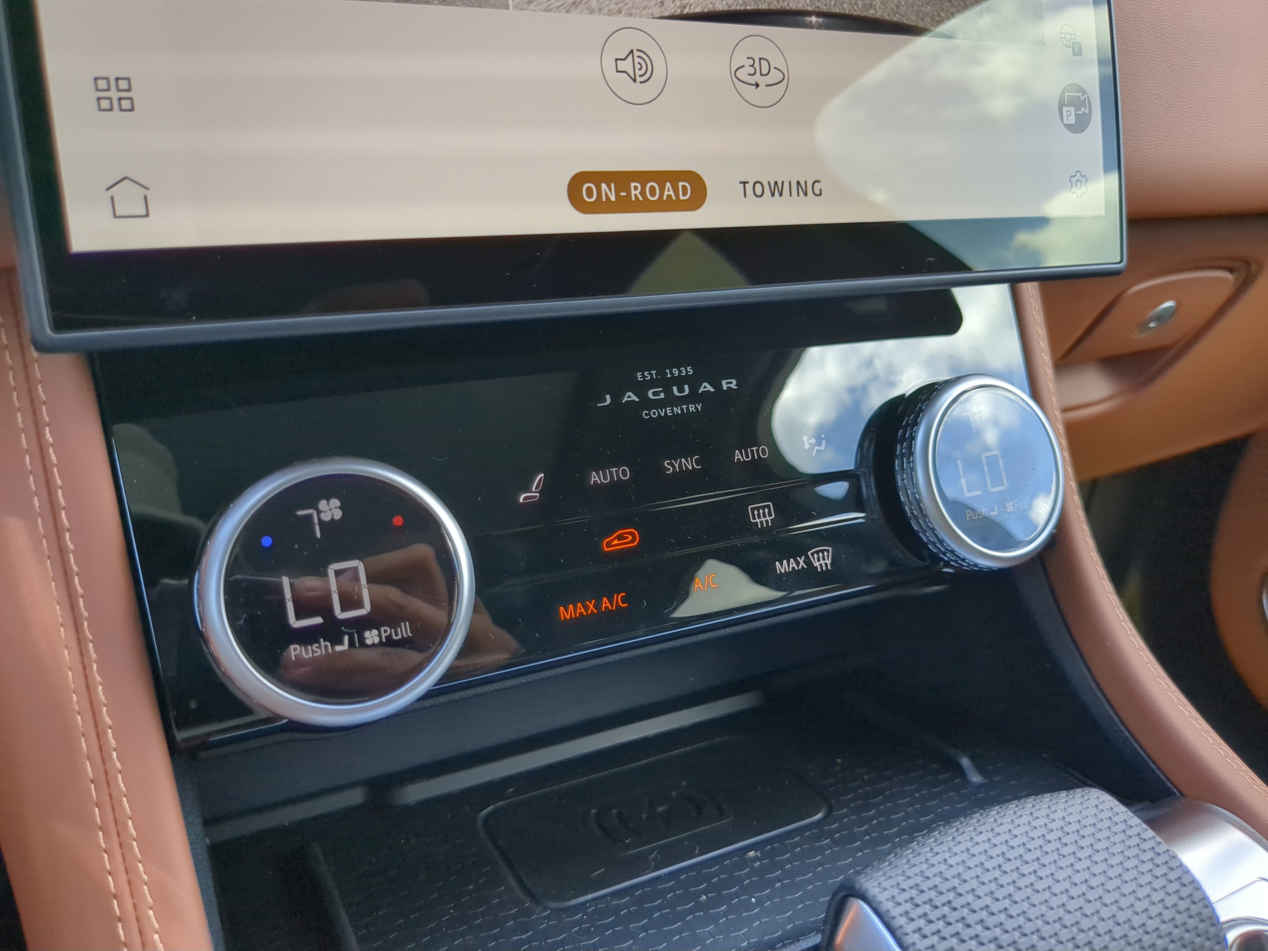 2026 Jaguar F-PACE SVR photo 9
