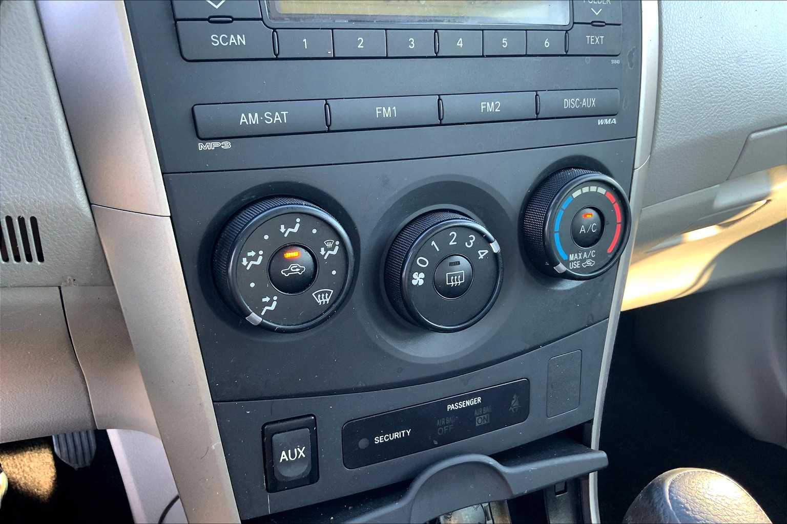 2009 Toyota RAV4 LE photo 30