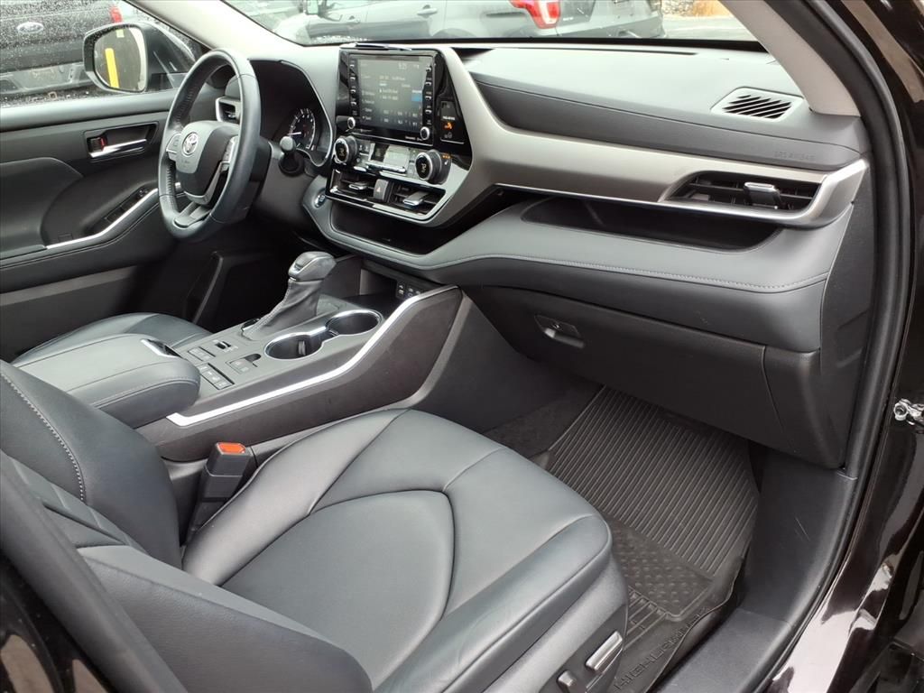 2022 TOYOTA HIGHLANDER - Image 17