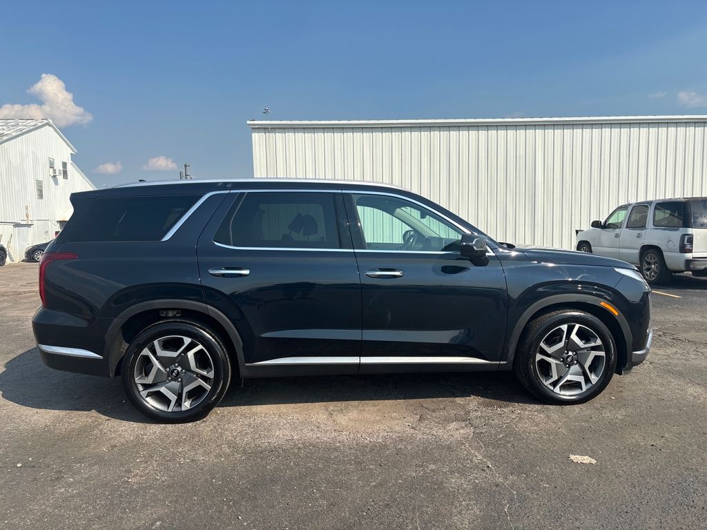 2024 Hyundai Palisade Limited photo 2