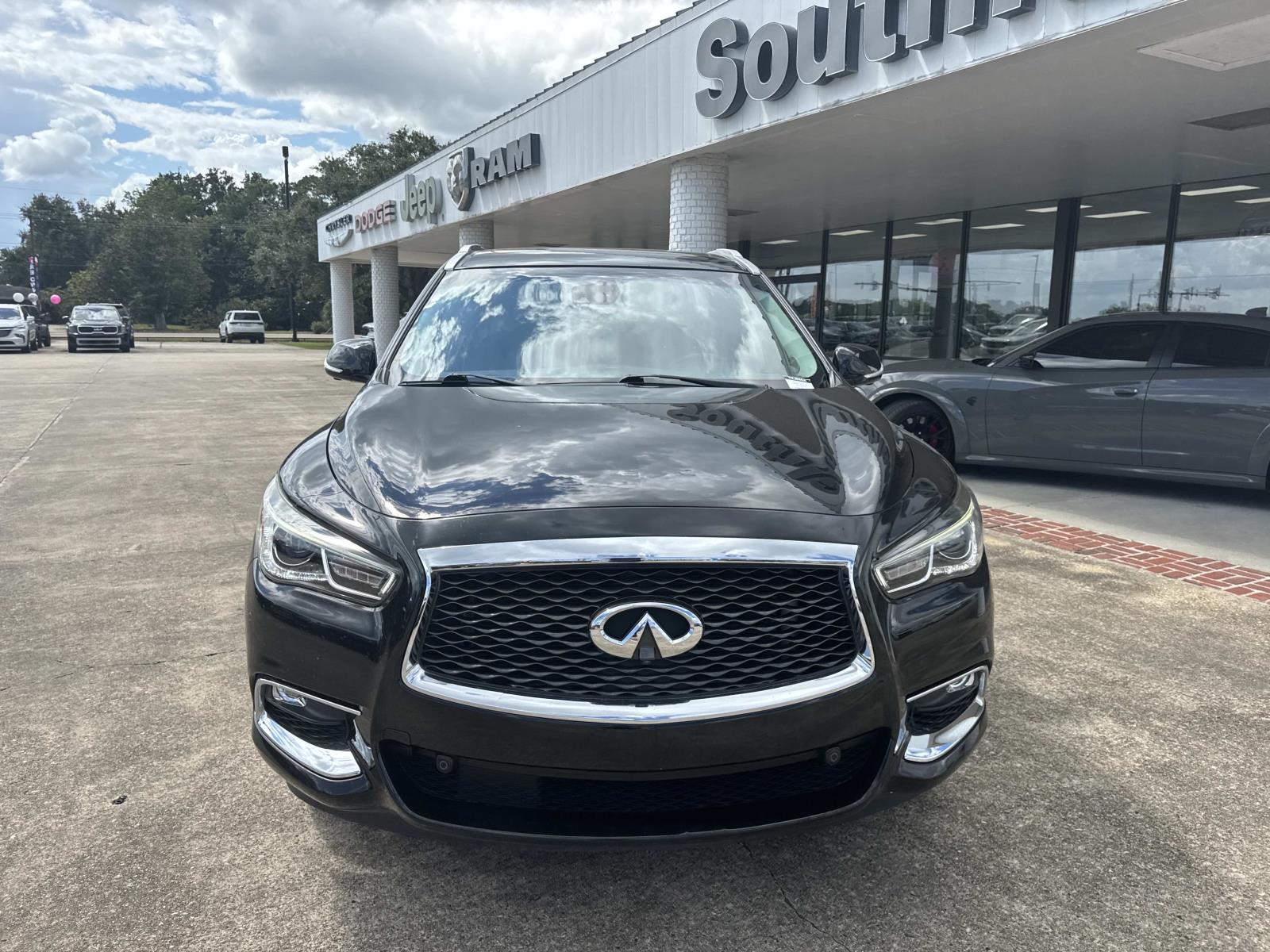 2020 Infiniti QX60 Luxe photo 2