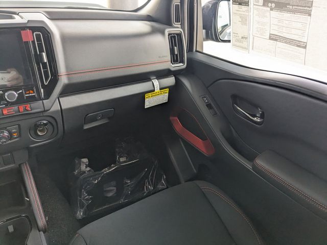 2025 Nissan Frontier Crew Cab PRO-X photo 12