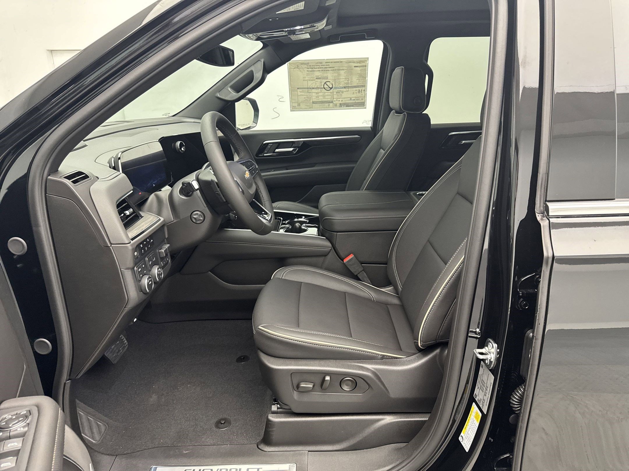 2025 Chevrolet Suburban Premier photo 4