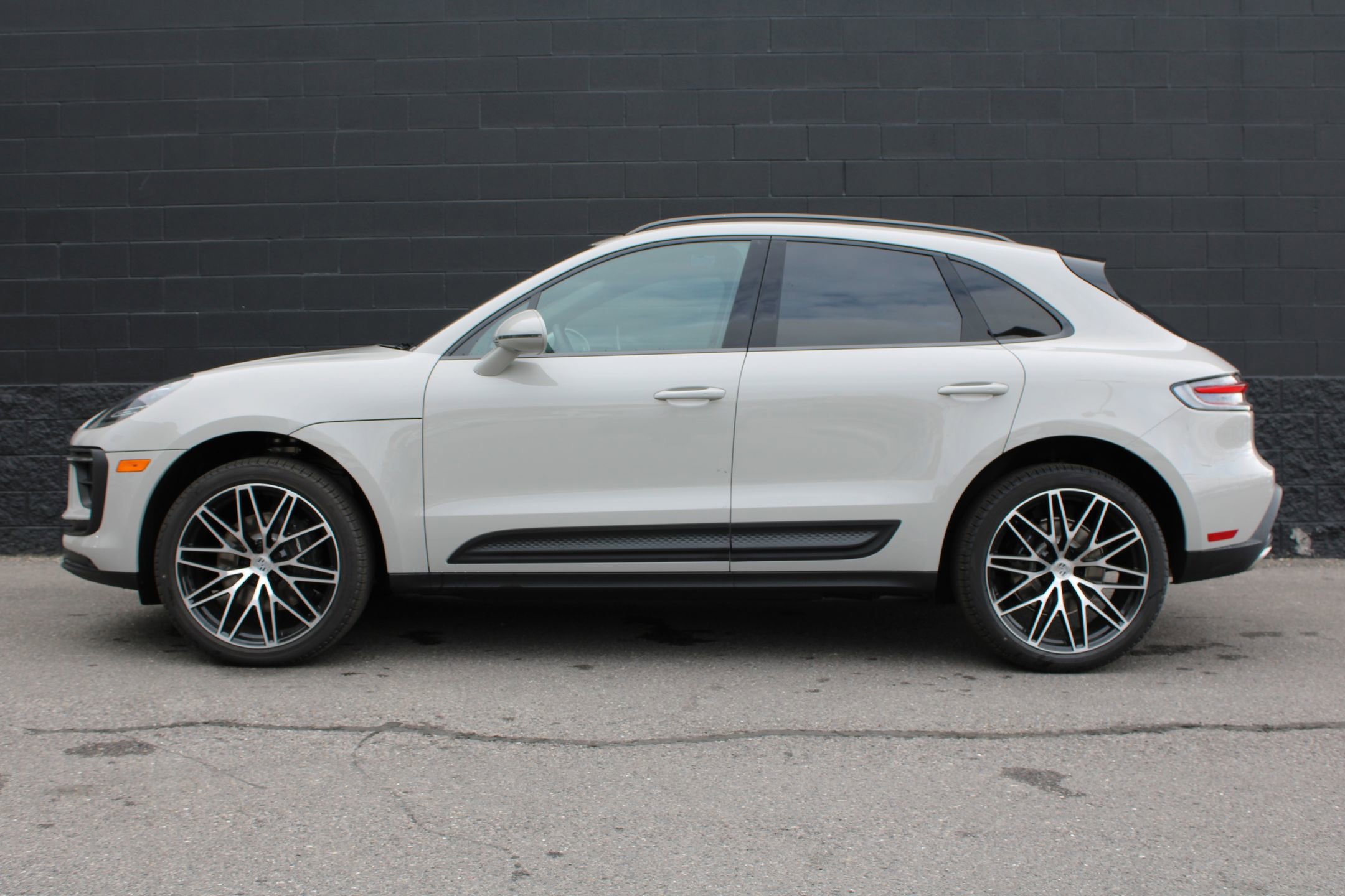 2026 Porsche Macan T photo 2