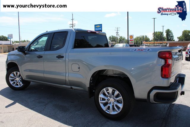 2026 Chevrolet Silverado 1500 Custom photo 3