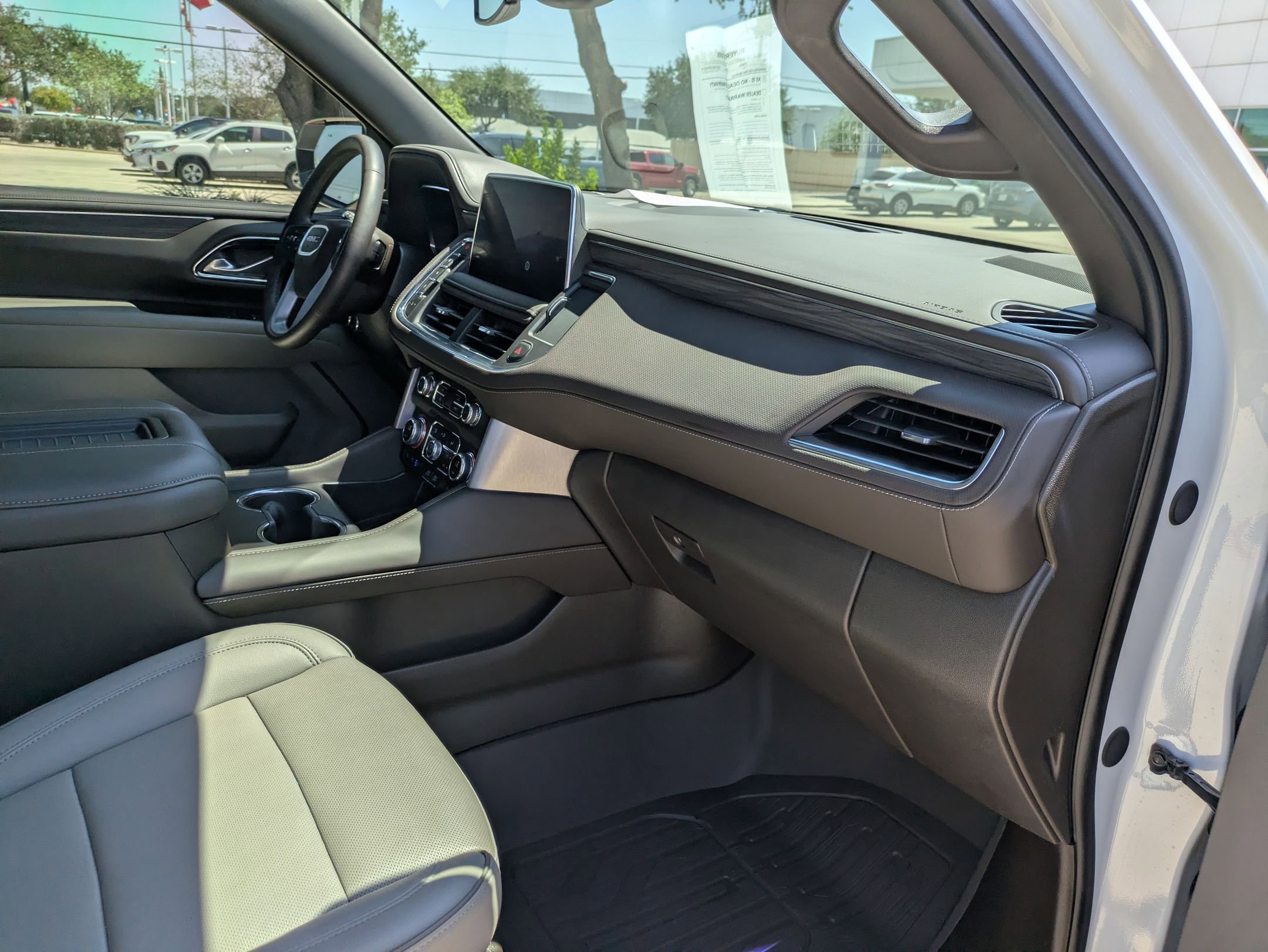 2024 Gmc Yukon SLT photo 28
