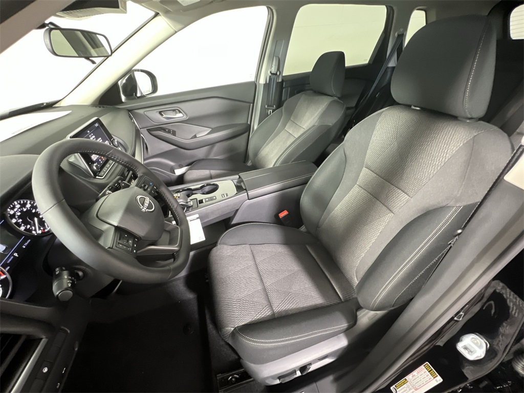 2026 Nissan Rogue SV photo 13