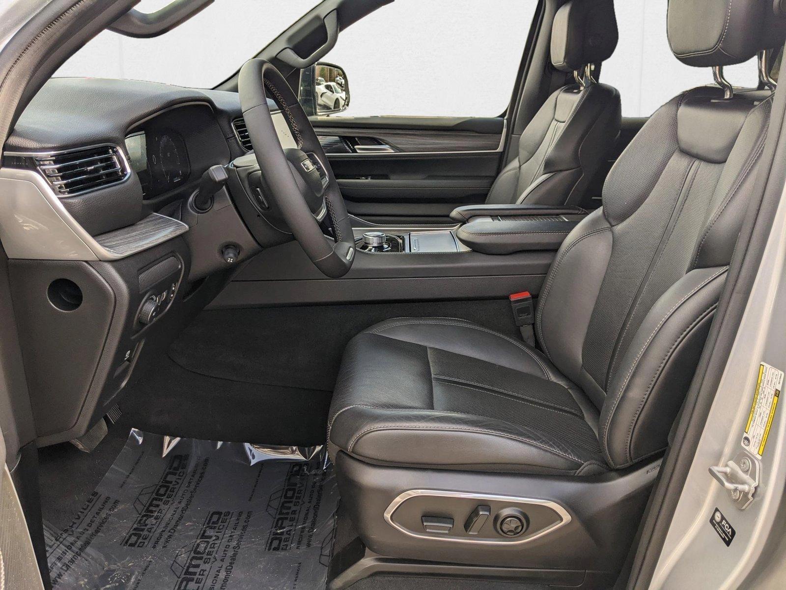 2024 Jeep Wagoneer Series II photo 16