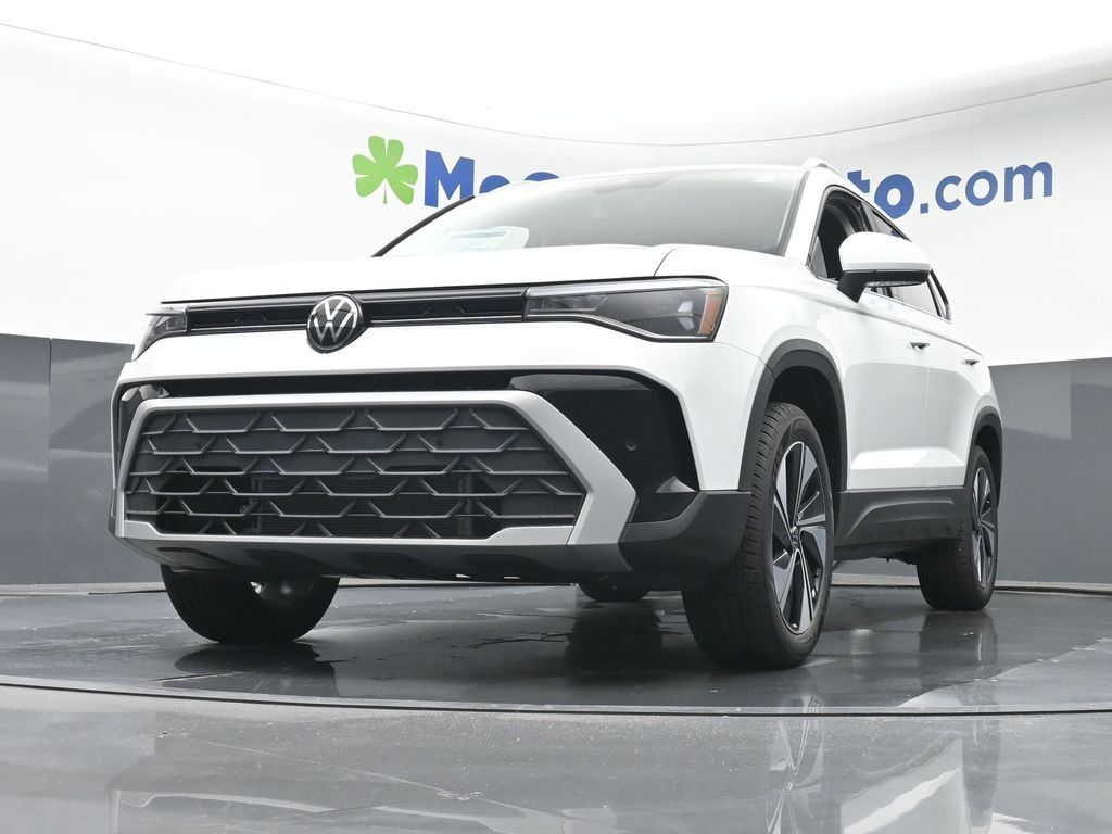 2025 Volkswagen Taos SE photo 4